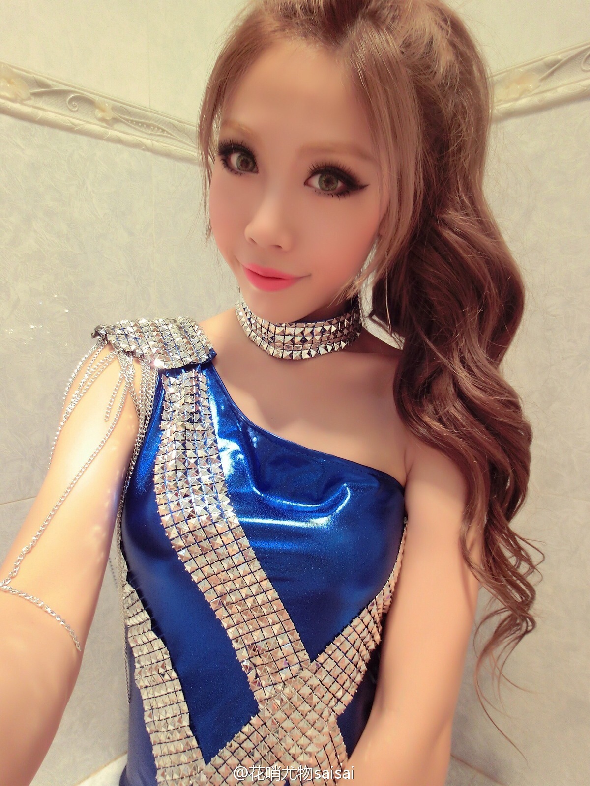 花哨尤物saisai的微博列表微女郎